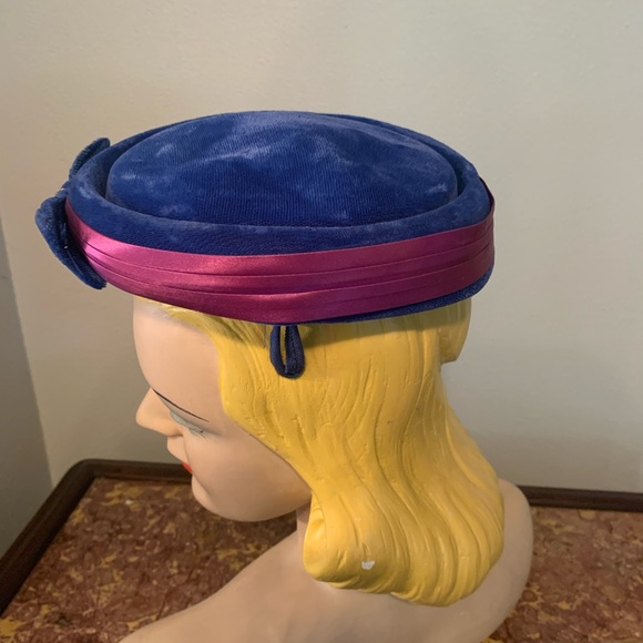 Vintage 1950’s with Blue and Purple Crushed Velvet Hat - Picture 3 of 7